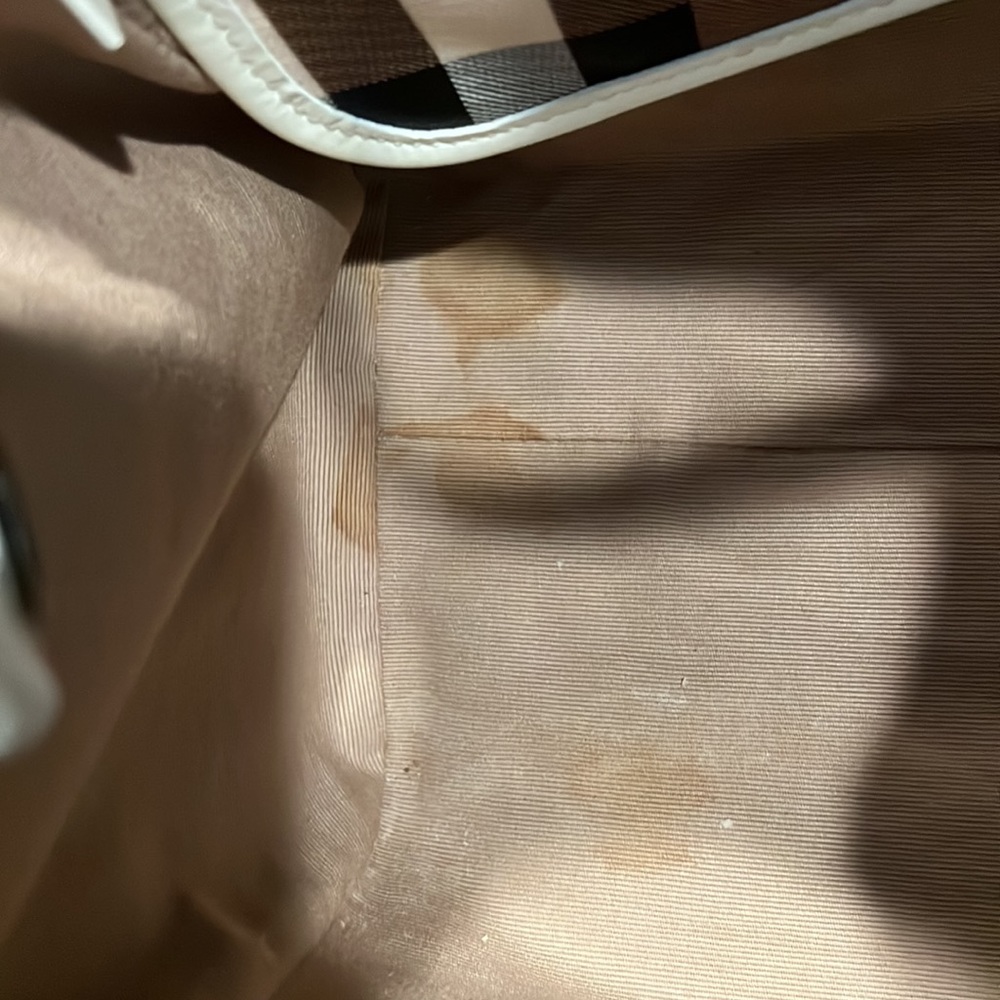 Burberry purse - Picture 9 of 12